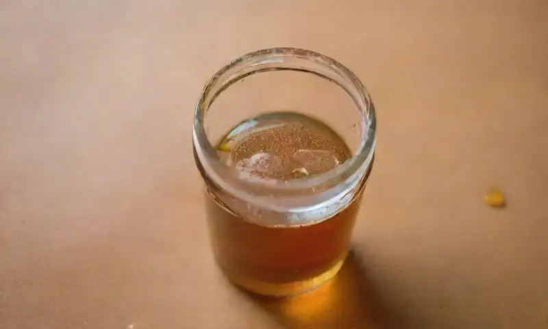 Colores suaves y cálidos con avena y aceites que crean una atmósfera tranquila y armoniosa